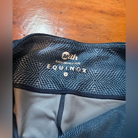 With by Equinox blue silver snakeskin texture leggings women’s size small ankle - Picture 5 of 5